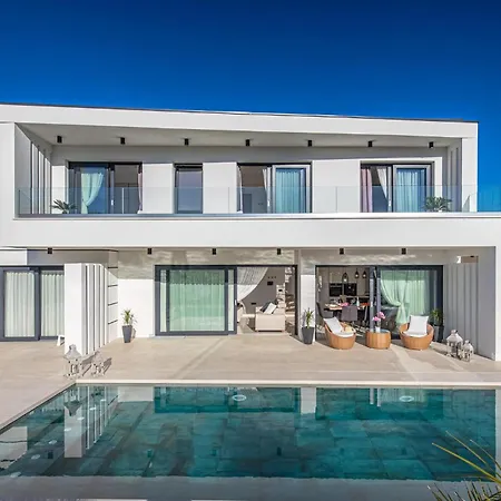 In Krk With Indoor Swimming Pool Holiday home Vrh (Krk)