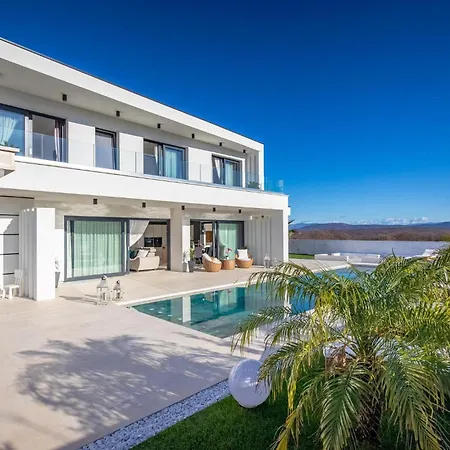 Holiday home In Krk With Indoor Swimming Pool *