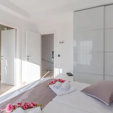 In Krk With Indoor Swimming Pool Vrh (Krk)