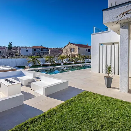 Holiday home In Krk With Indoor Swimming Pool Vrh (Krk)